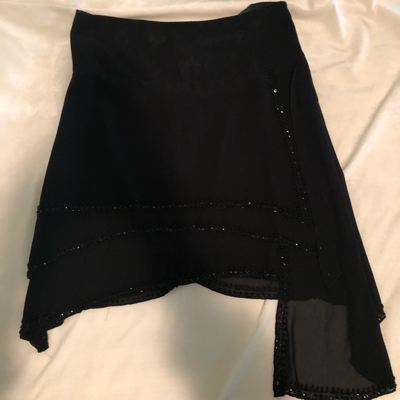 Super cute unique skirt size 11 runs small (closer to sz 10 ,just above the knee - Picture 2 of 3